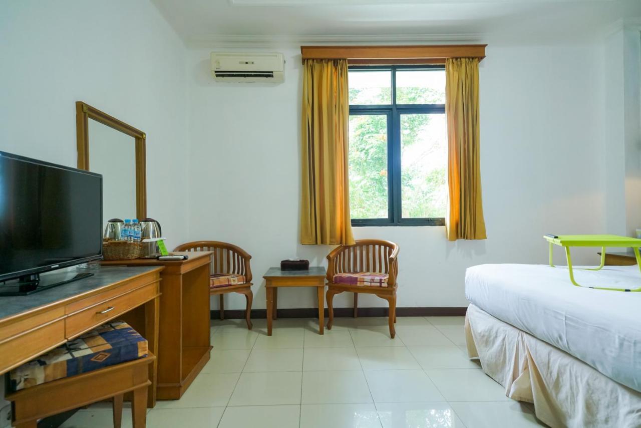 Urbanview By Millenium Hotel Pangkal Pinang Extérieur photo